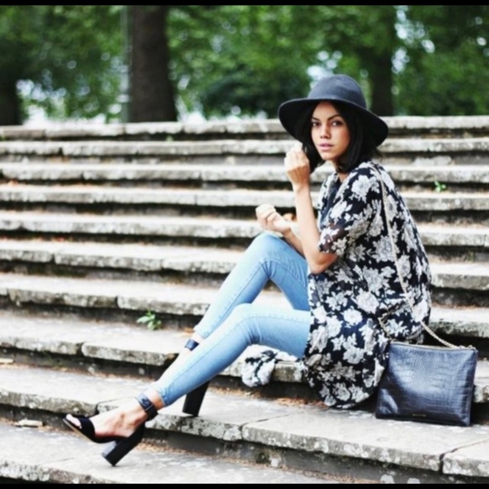 Brandy Melville black and cream floral kimono